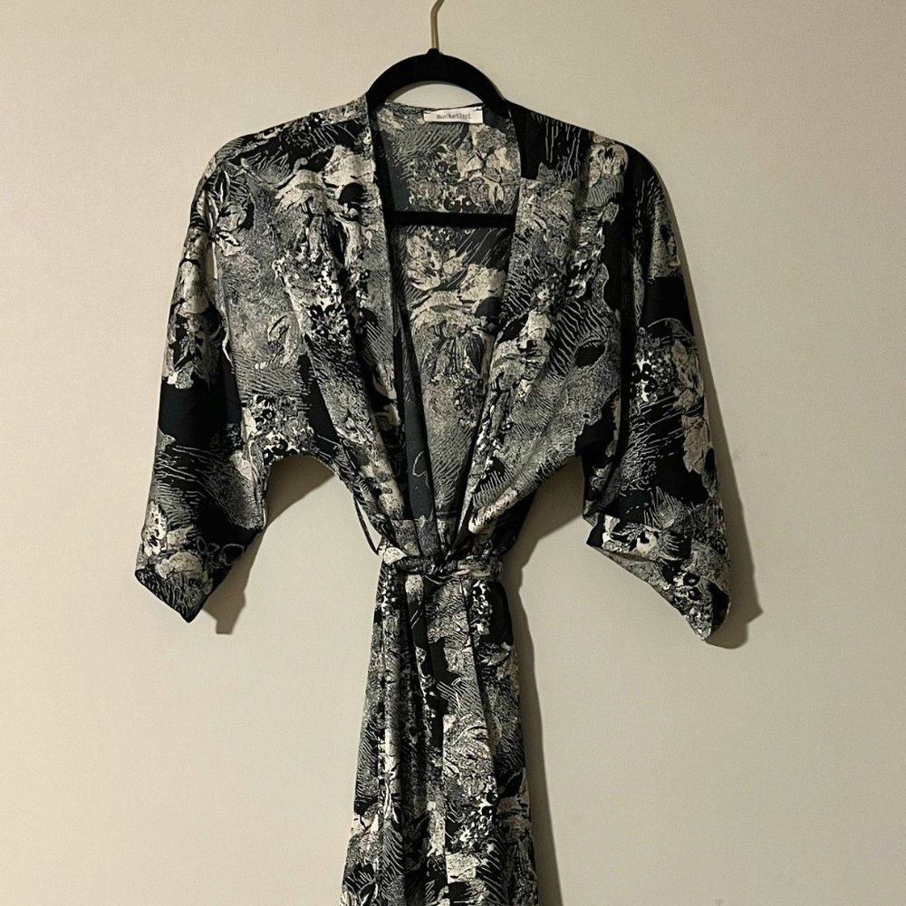 Bucketlist Kimono Black and White size small